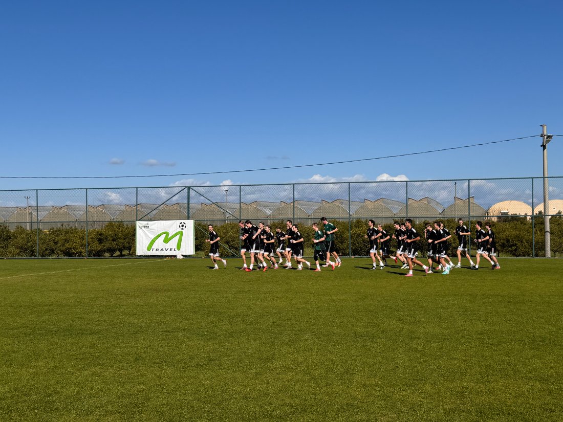 Lett økt: A-laget jogget seg i gang etter en lang reise til Tyrkia