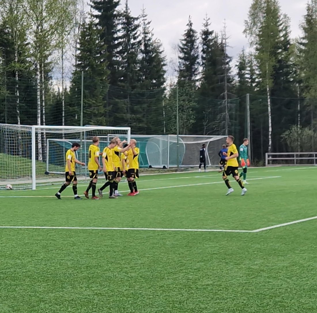 Bransmål: Lasse Bransdal satte inn 3-0 tidlig i andre omgang - fra krittmerket.