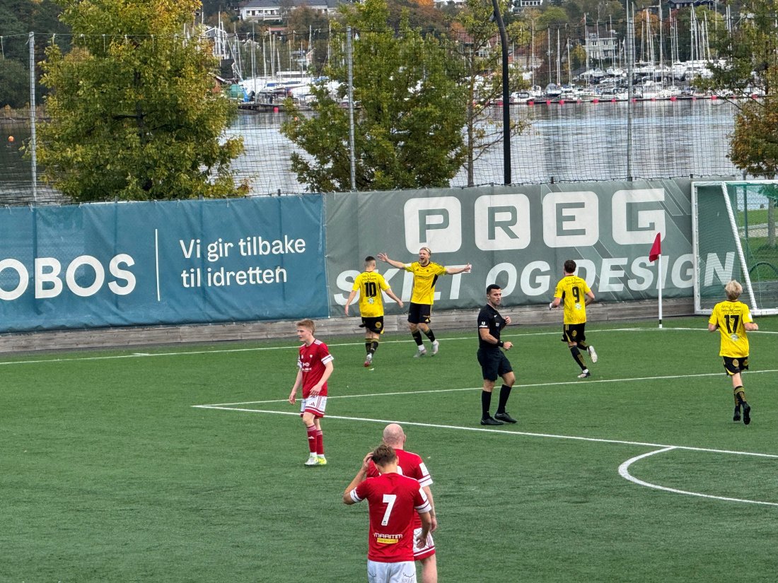 Bransmål: Lasse Bransdal rakk å sette inn både 1-0 og 3-0 før Lasse Bransdal Hooligans hadde innfunnet seg på AJ Arena lørdag ettermiddag