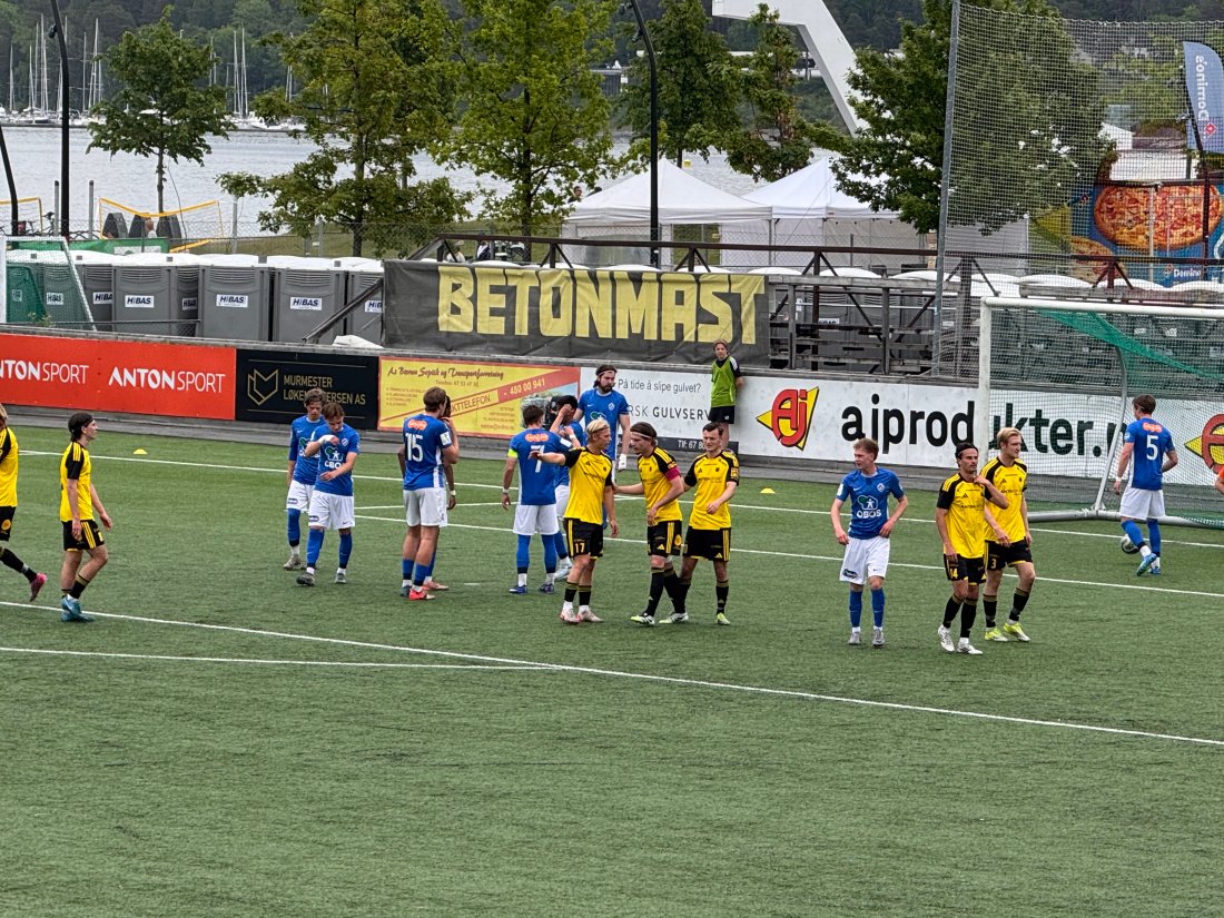 Dobbel: Kaptein Almin Dacic satte inn 2-0 og mor, far og lillebror jublet på tribunen.