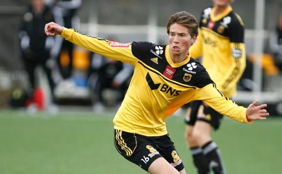 Helgul - nå Blaa: Marius Lundemo i aksjon i riktig draktfarge - Foto: KARL BRAANAAS/BUDSTIKKA
