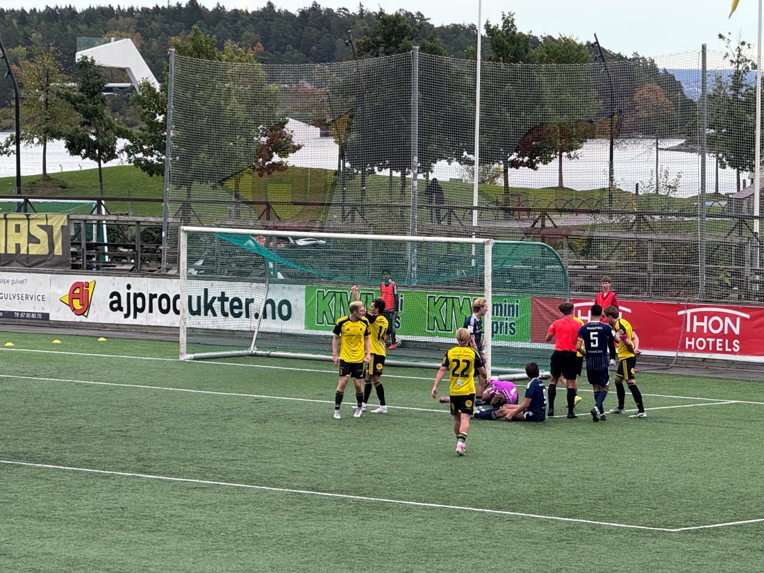 Smell: Nikolai Reinertsen tok telling og måtte byttes ut etter en hodeløs takling av Ready-spilleren