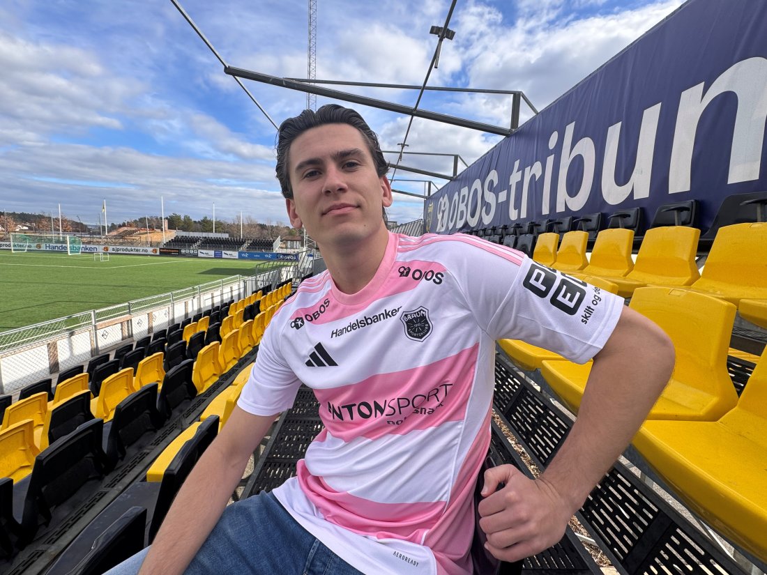 Rosa: Rosa bortedrakt er tilbake - med Philip Conradi Schie som modell.