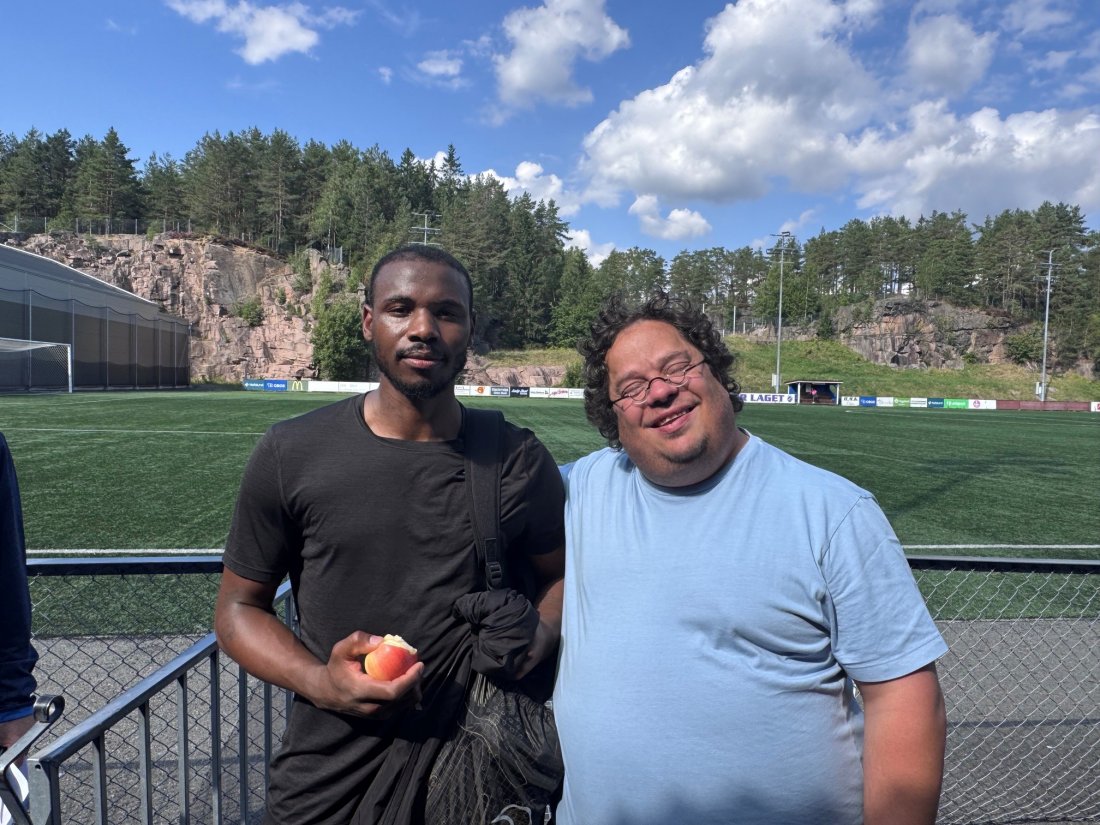 God tur hjem: Curtis Kaba ønsker Massimo god tur hjem til Sandvika