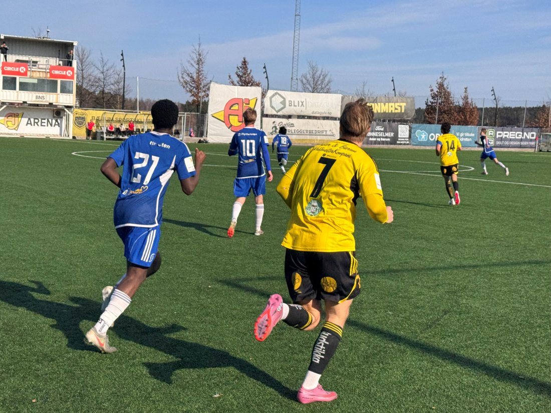 På shortsen: Lasse Bransdal og a-laget er stolt sponset av Den Gyldne Bønne - på årets shorts. For andre året på rad.