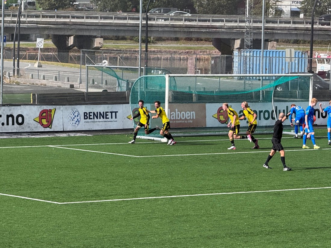 Endelig: 1-0. Syv minutter på overtid. Det er lov å feire da.