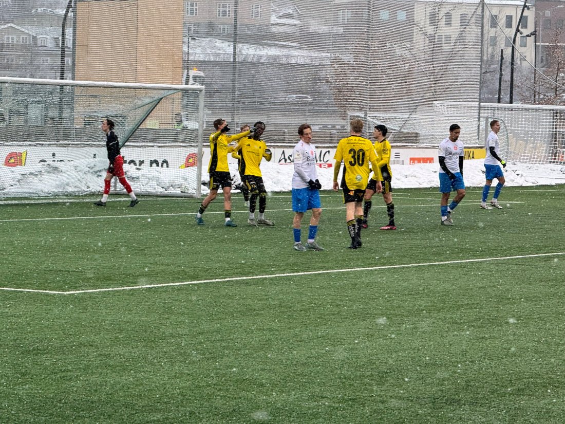 To på rad: Nykommer Kristoffer Aarflot jubler etter sin andre scoring på to kamper.