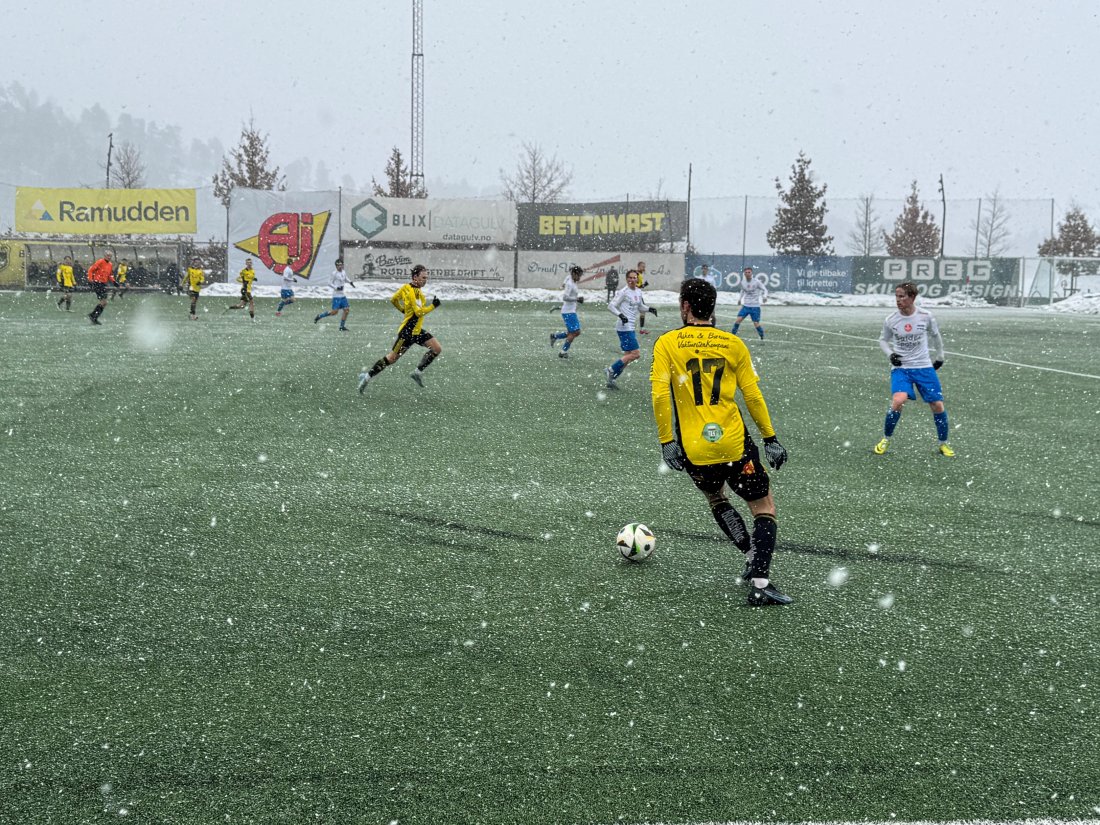 Snøball: Første omgang bød på vinterlige forhold i Sandvika.