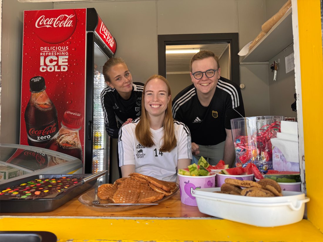 Bra salg: Kiosksalget lørdag gikk virkelig unna på AJ Arena