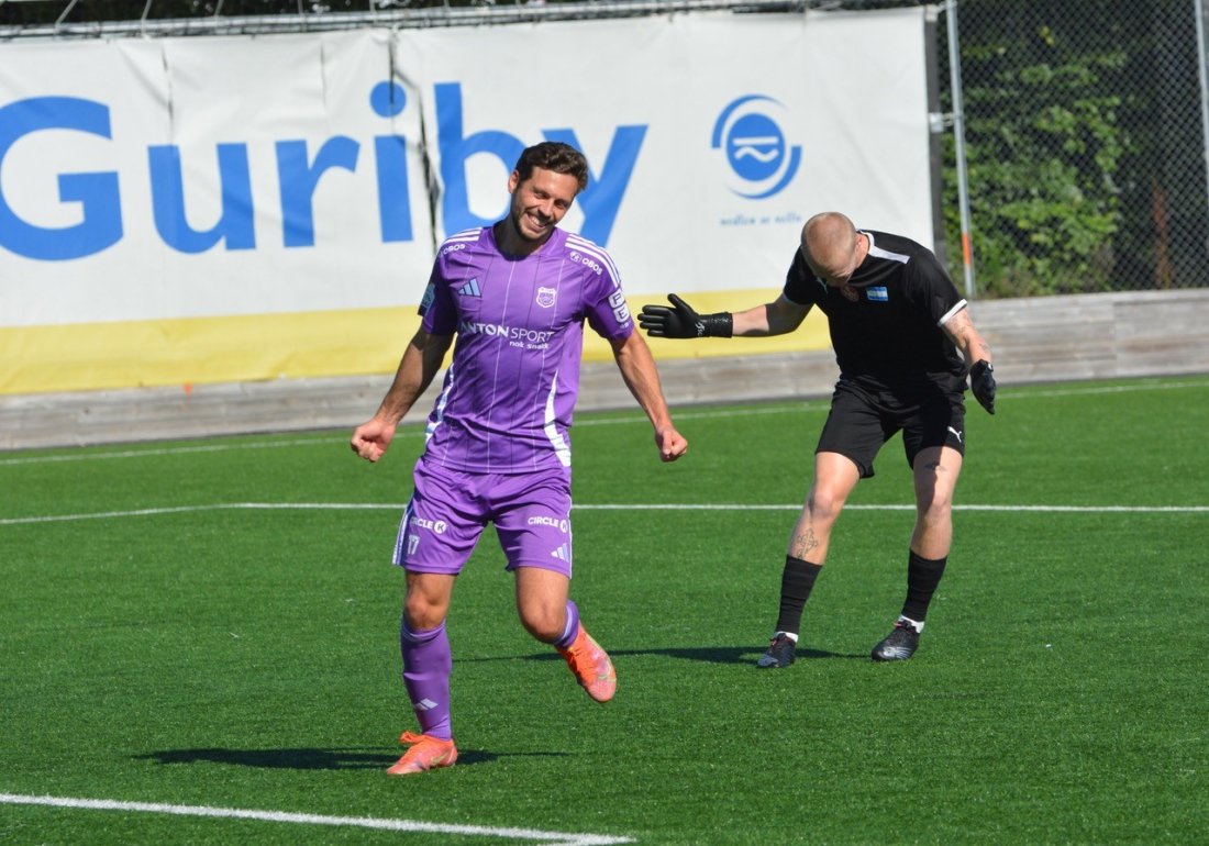 Slow-Mo: Omar Markovic trillet inn 1-0 til Bærum. Nordstrand-keeperen fortviler.